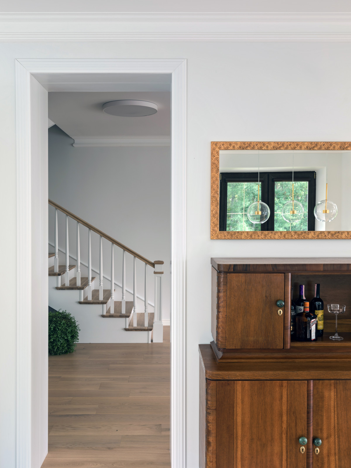 Проект недели: Белая кухня в доме у озера