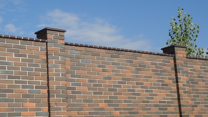 Забор из кирпича Баварская кладка