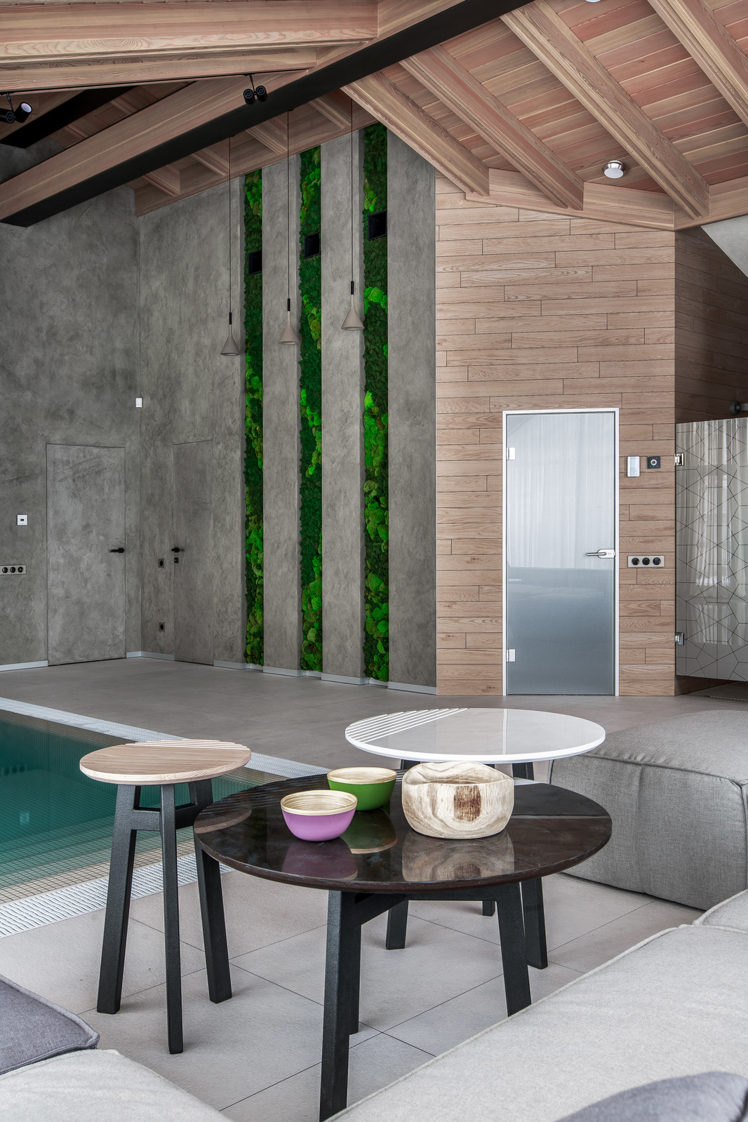 Бассейн в загородном доме