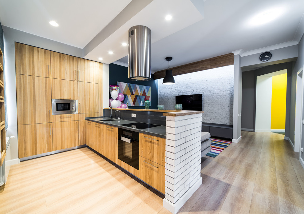 Обложка проекта: Кухня в современном стиле с фасадами из массива