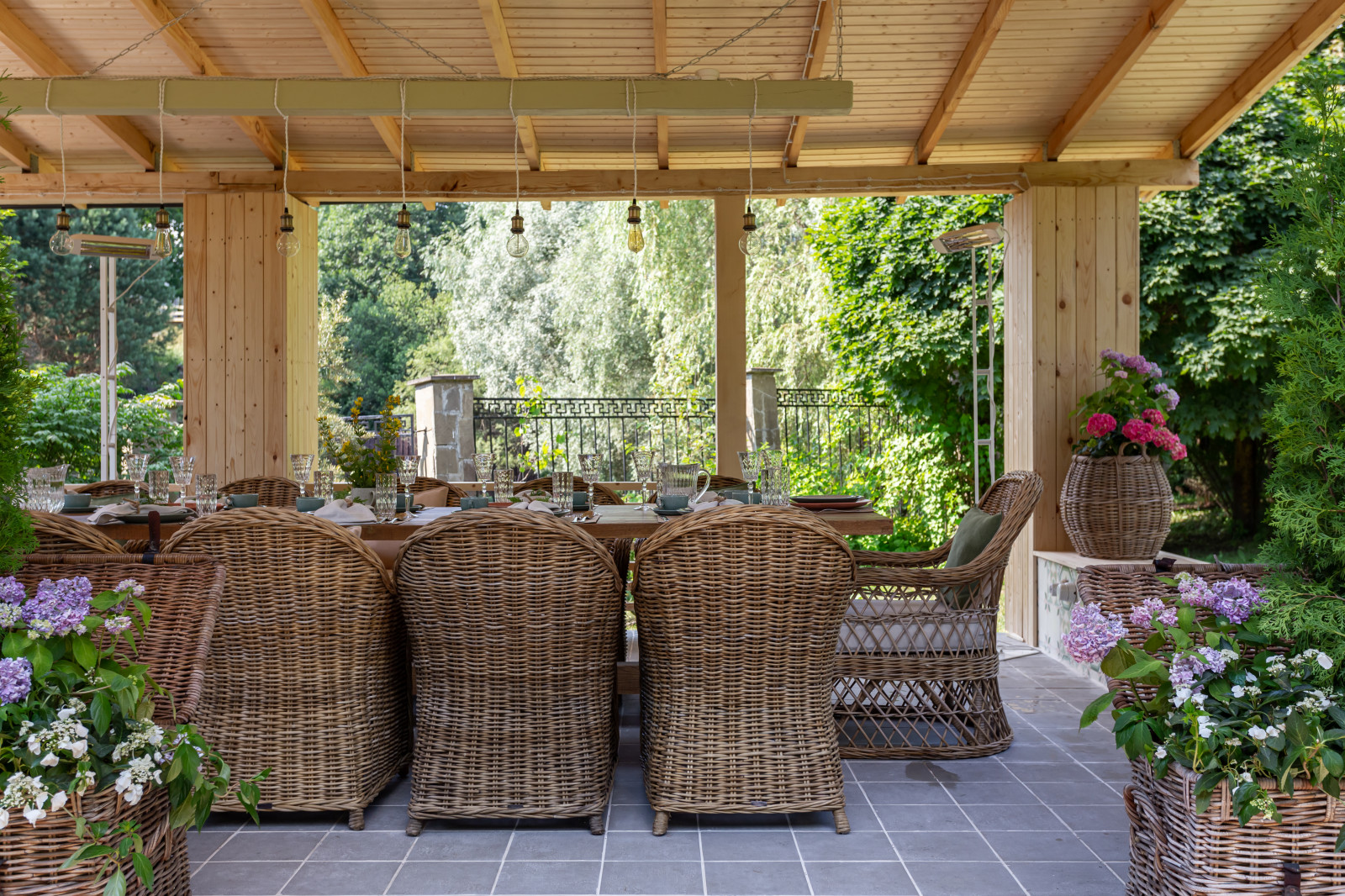 Беседка с летней кухней для Анастасии Вертинской и Степана Михалкова. "На дачу"