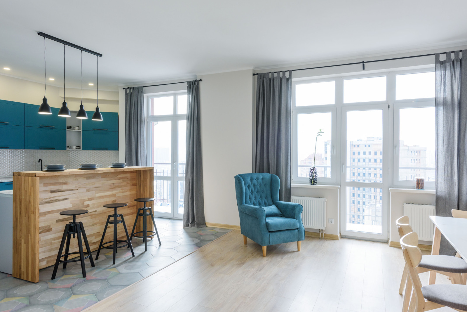 Простор и свет:  четырехкомнатная квартира (186.00m²) на 18 этаже