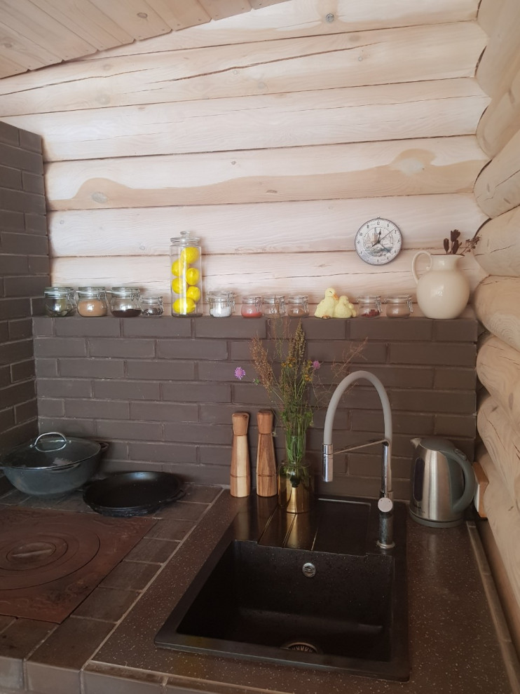 Летняя кухня с русской печью.