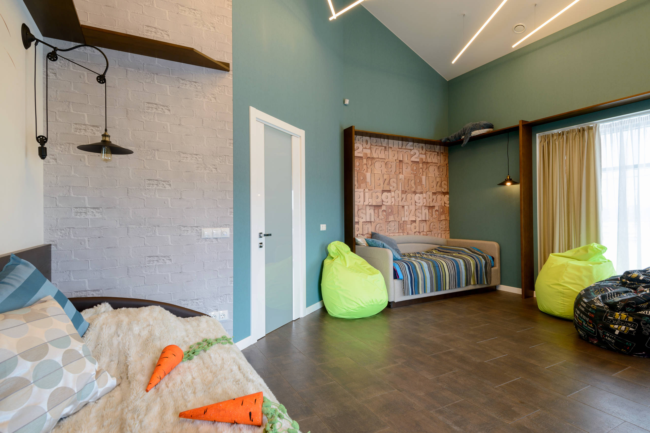 Houzz тур: Дом с кроликом и цветными стенами