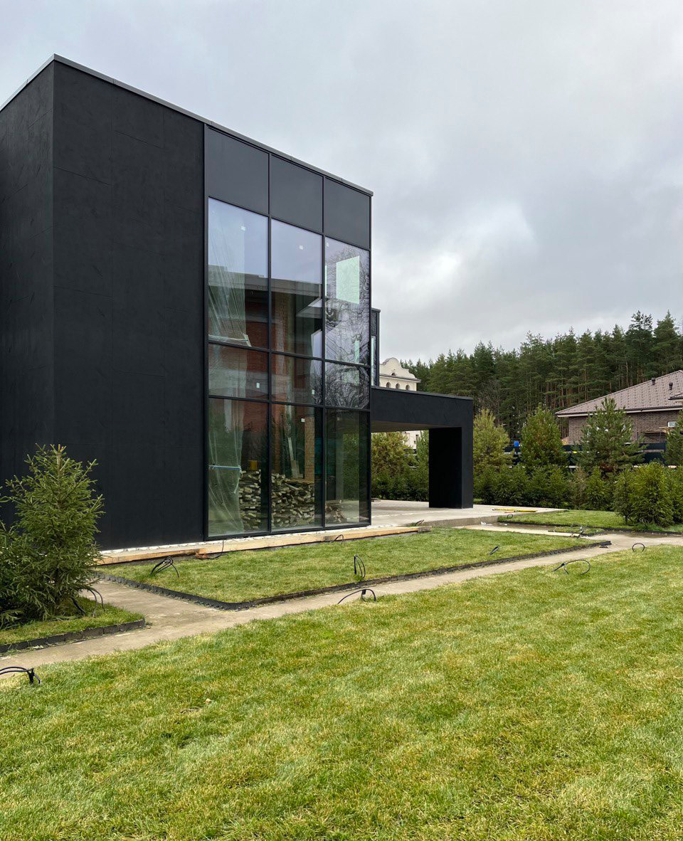 ЗАГОРОДНЫЙ ДОМ НА НОВОЙ РИГЕ. ПАНОРАМНОЕ ОСТЕКЛЕНИЕ