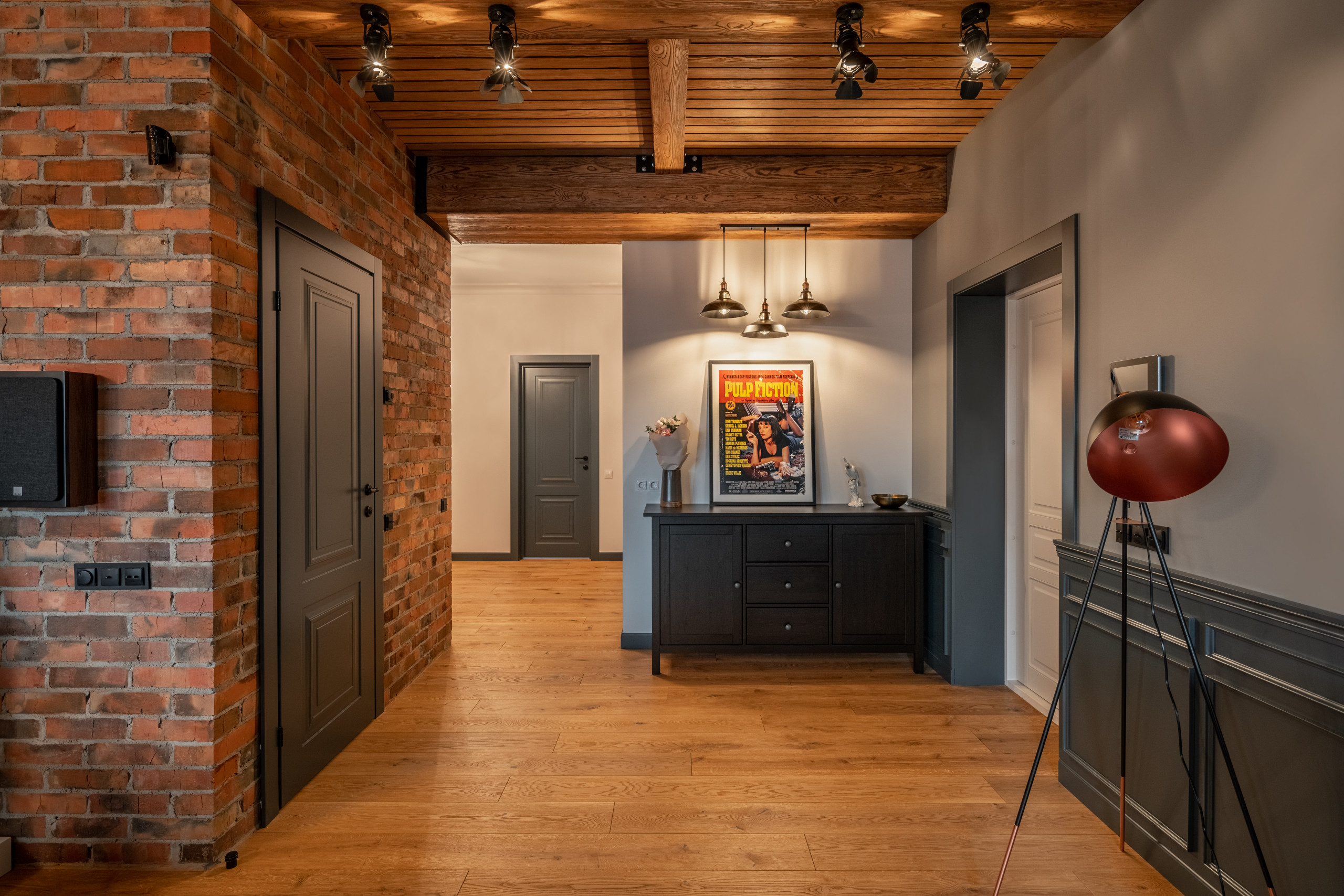 Проект недели: Кухня с «барной» атмосферой и кинотеатром