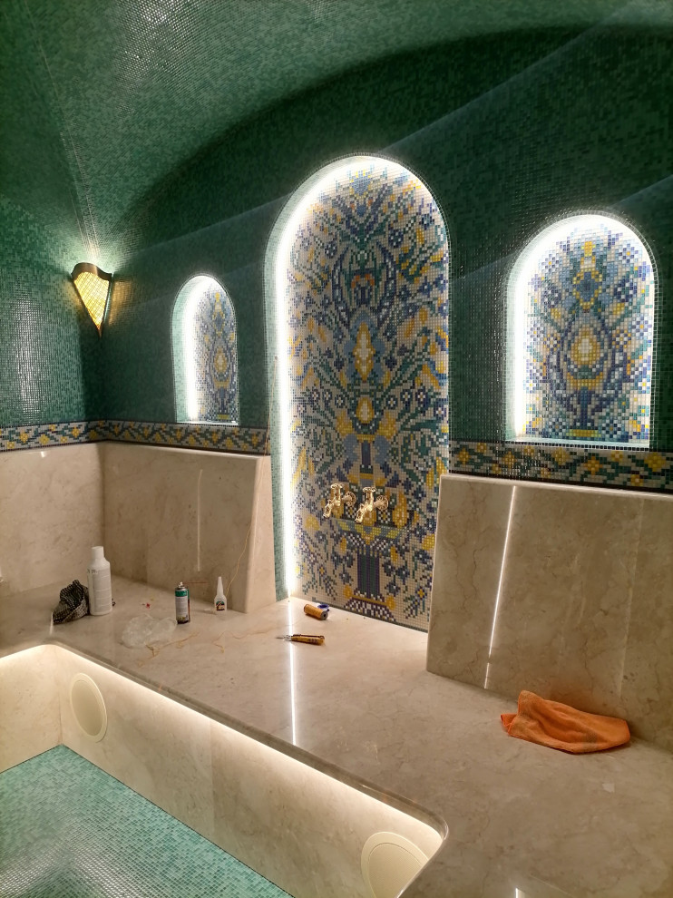 Интерьер дома в восточном стиле с бассейном и хаммамом
