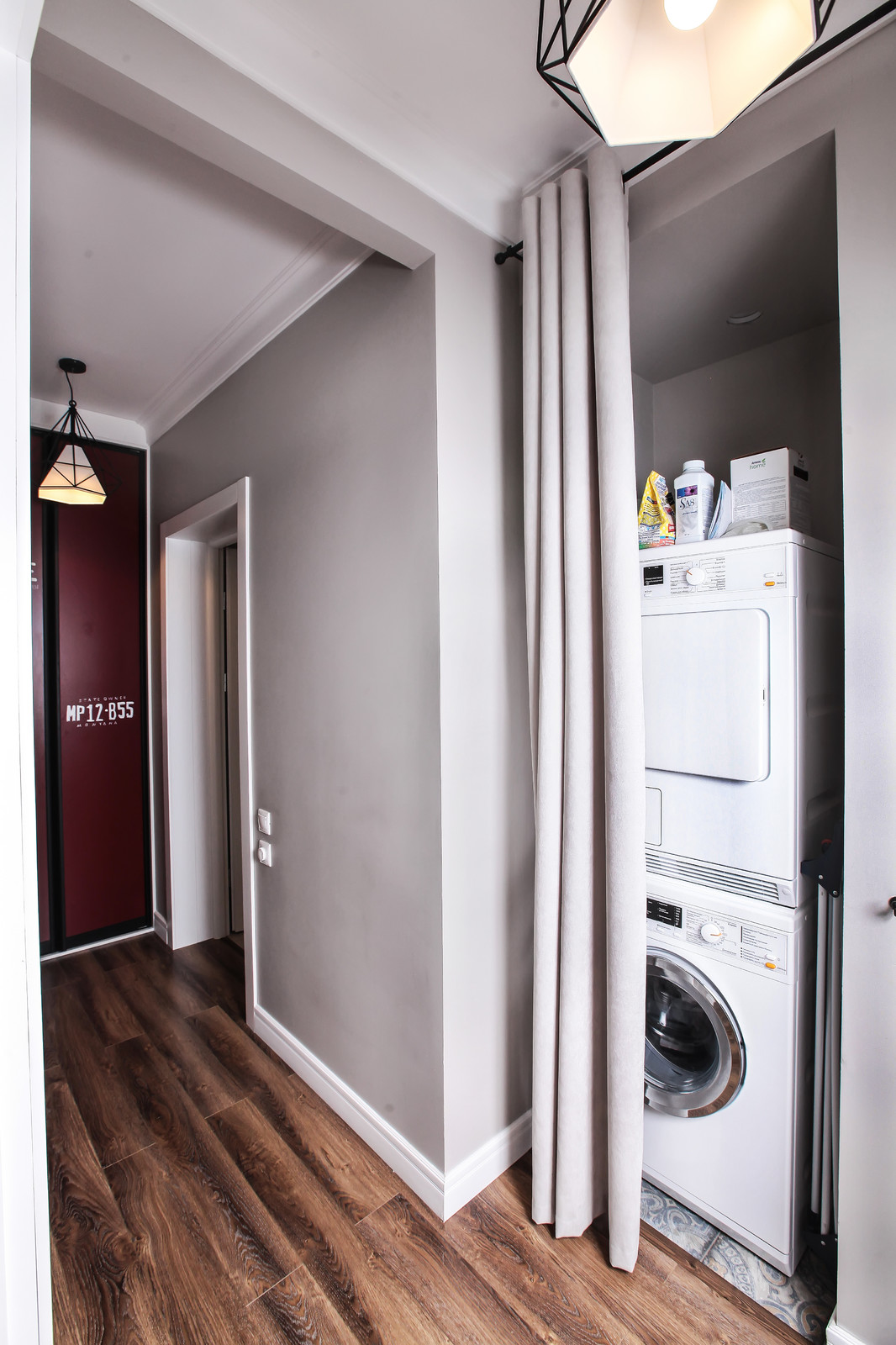 Обложка альбома: Гардеробная со шторой