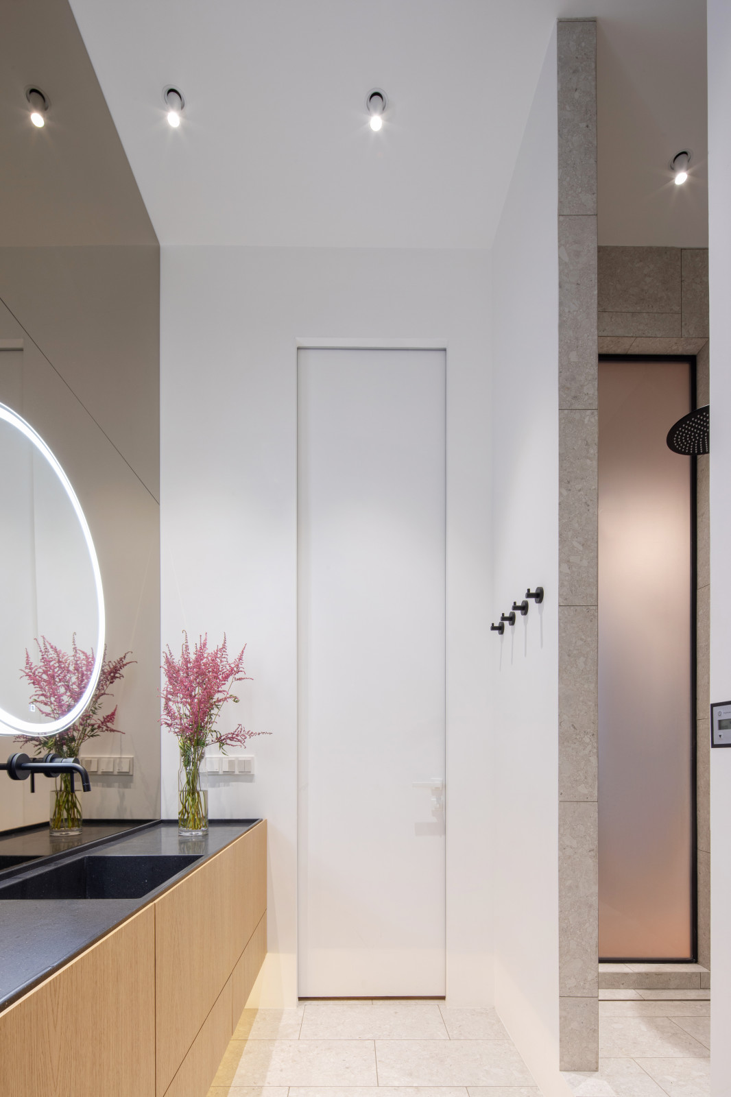 Минималистичная квартира в лофт-апартаментах в Москве