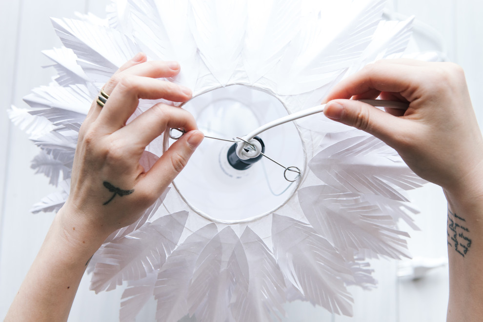 DIY: Как декорировать абажур бумажными перьями своими руками