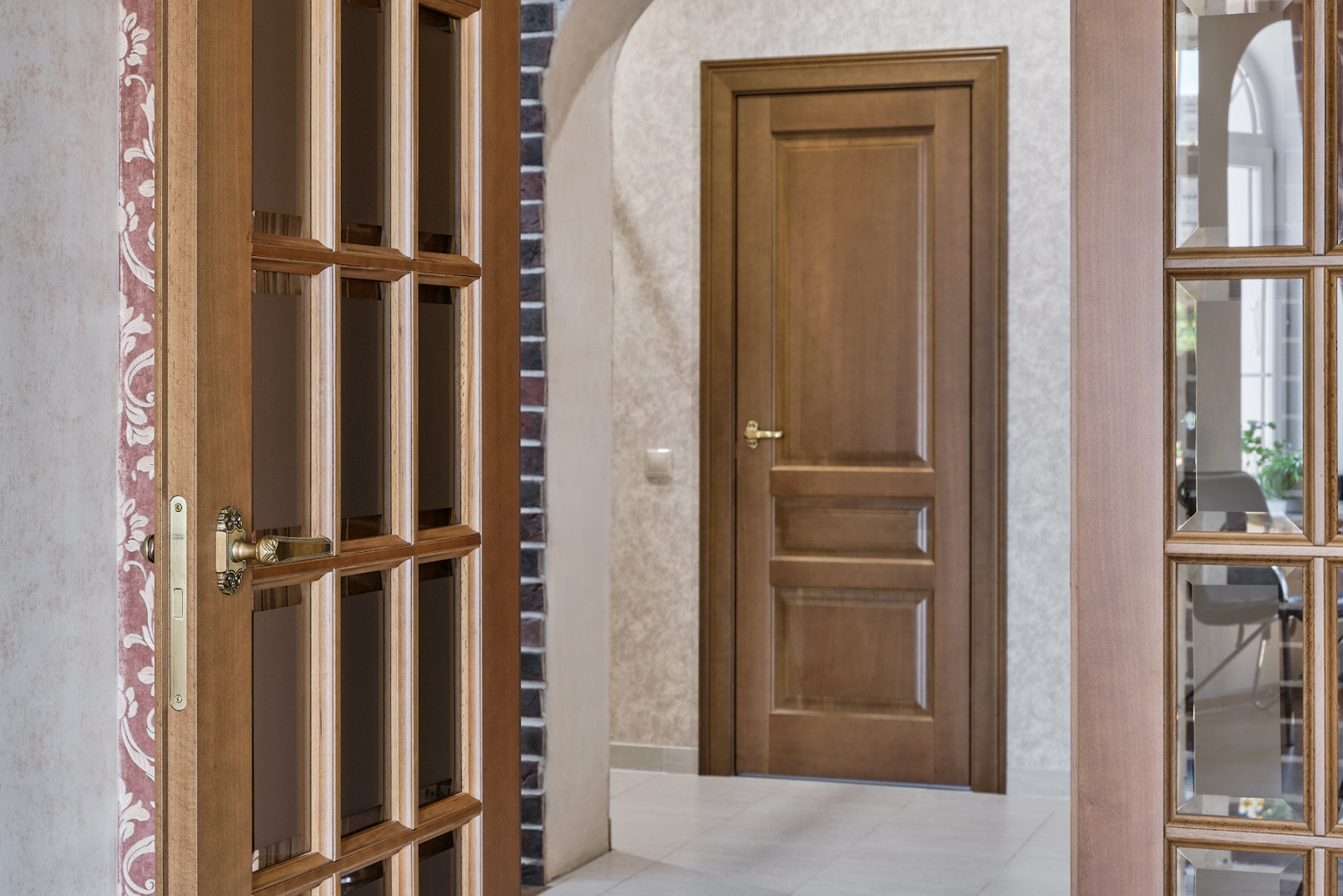 Модели Стимул и Премьер в отделке Ольха Орех