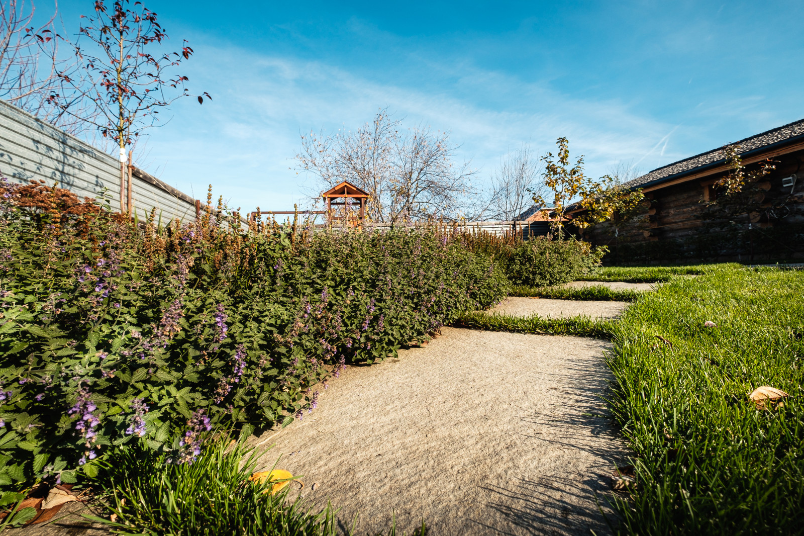 Сад с подпорными стенами