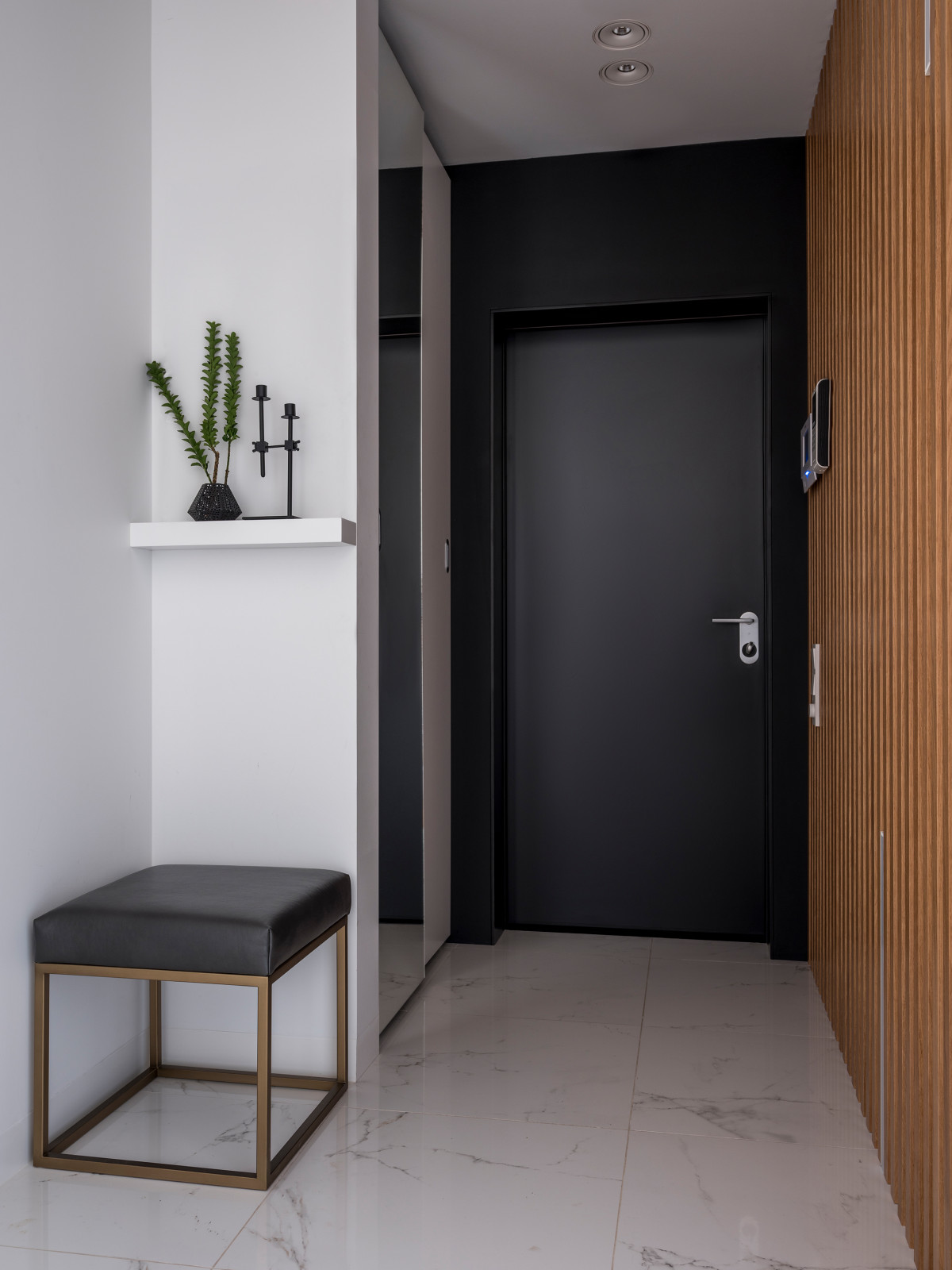 Обложка альбома: холл