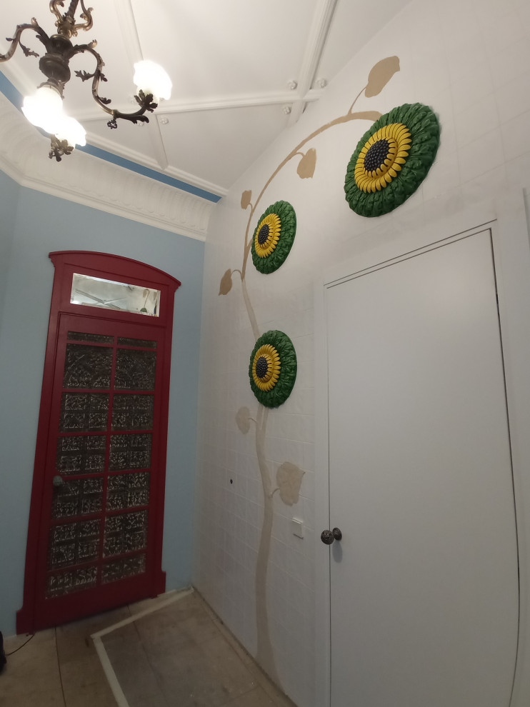 Рельефно-живописное панно в холле квартиры