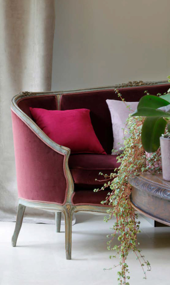 Стильная обивка мебели интересными тканями