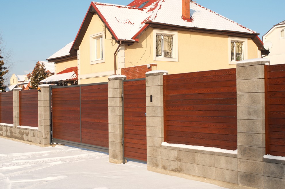 Горизонтальный деревянный забор из лиственницы