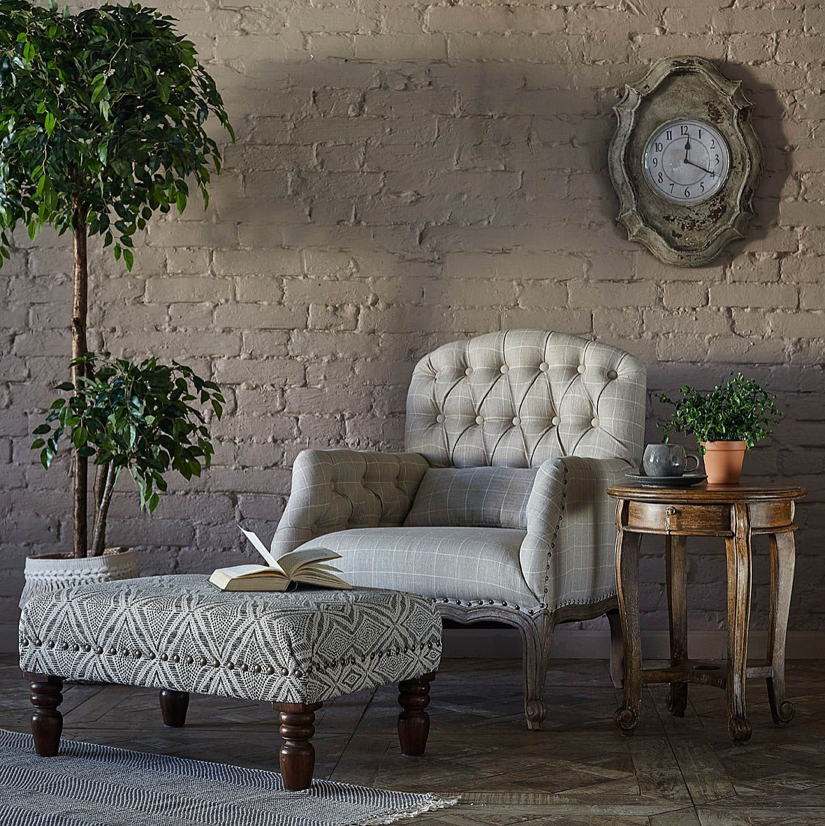 Кресло Trianon и оттоманка Divo