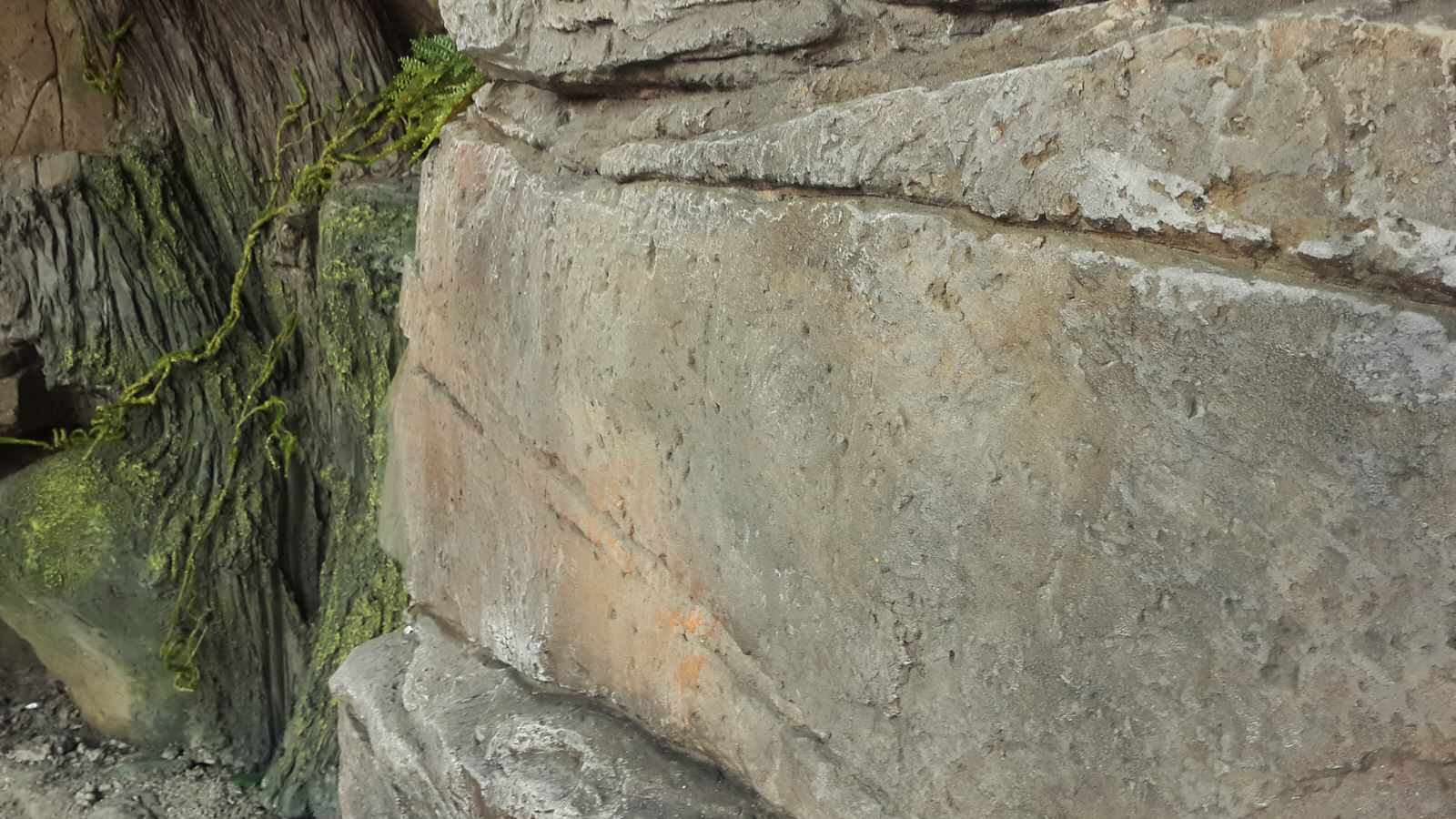 Искусственные скалы.