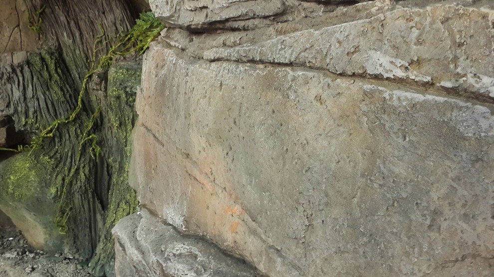 Искусственные скалы.