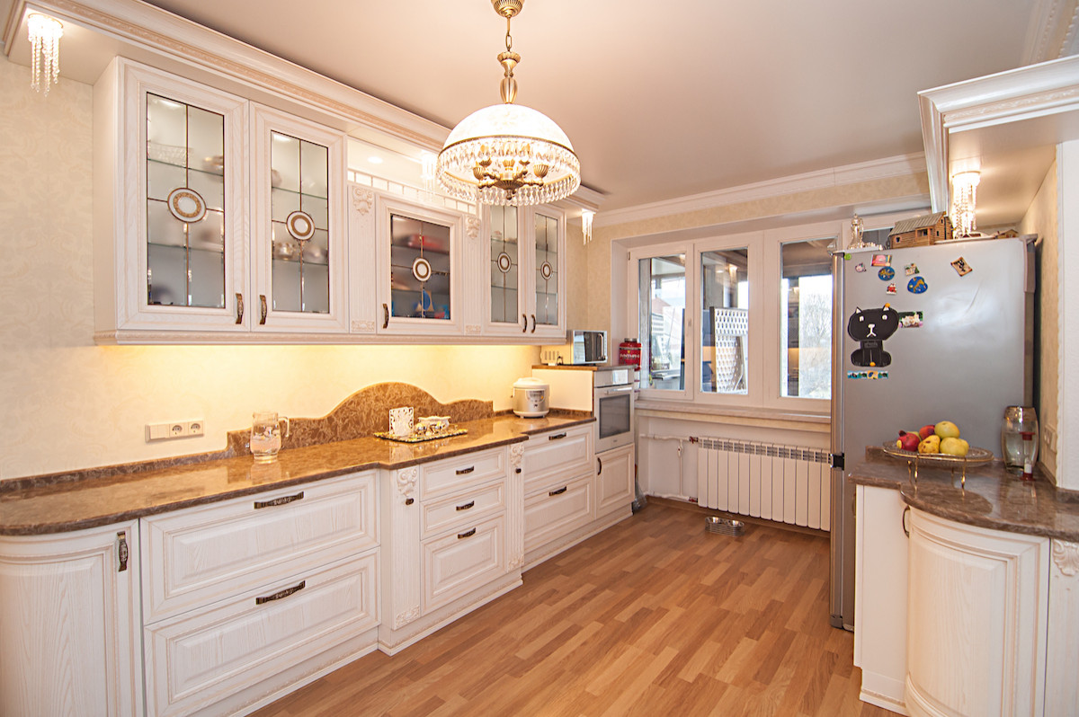 Изящный классический кухонный гарнитур