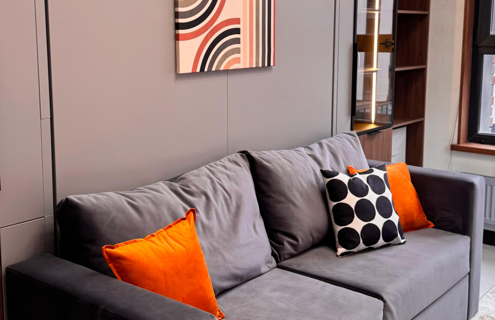 Шкаф-кровать трансформер 3 в 1 в квартире-студии