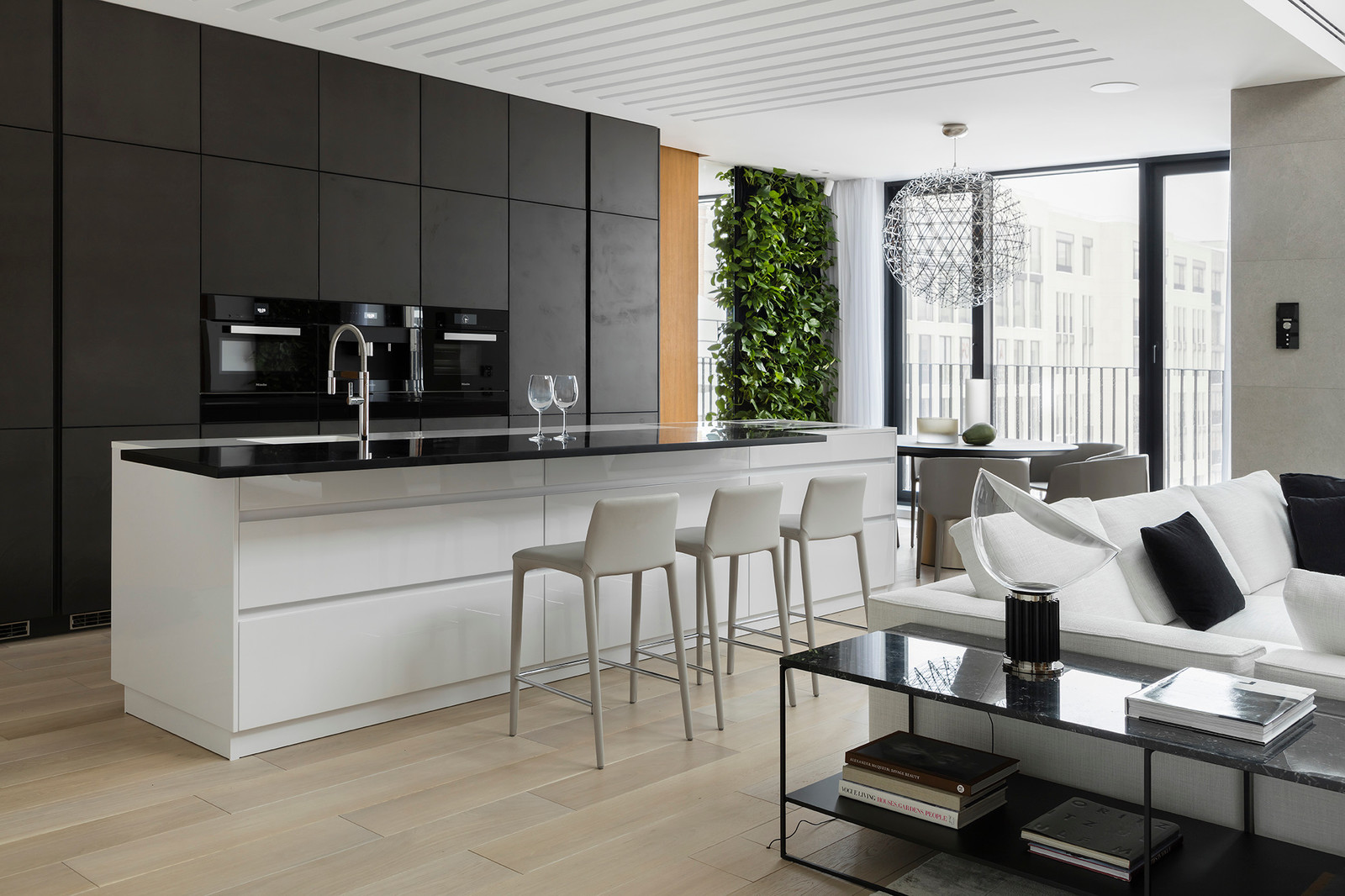 Один из реализованных нами проектов - кухня LEICHT LARGO-FG-A | CONCRETE-A