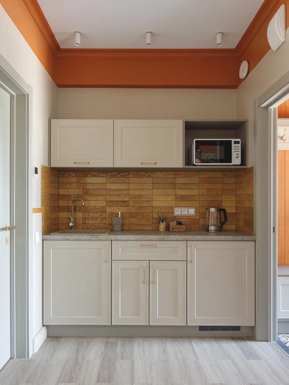 Обложка проекта: Мини дом в дали от шума города