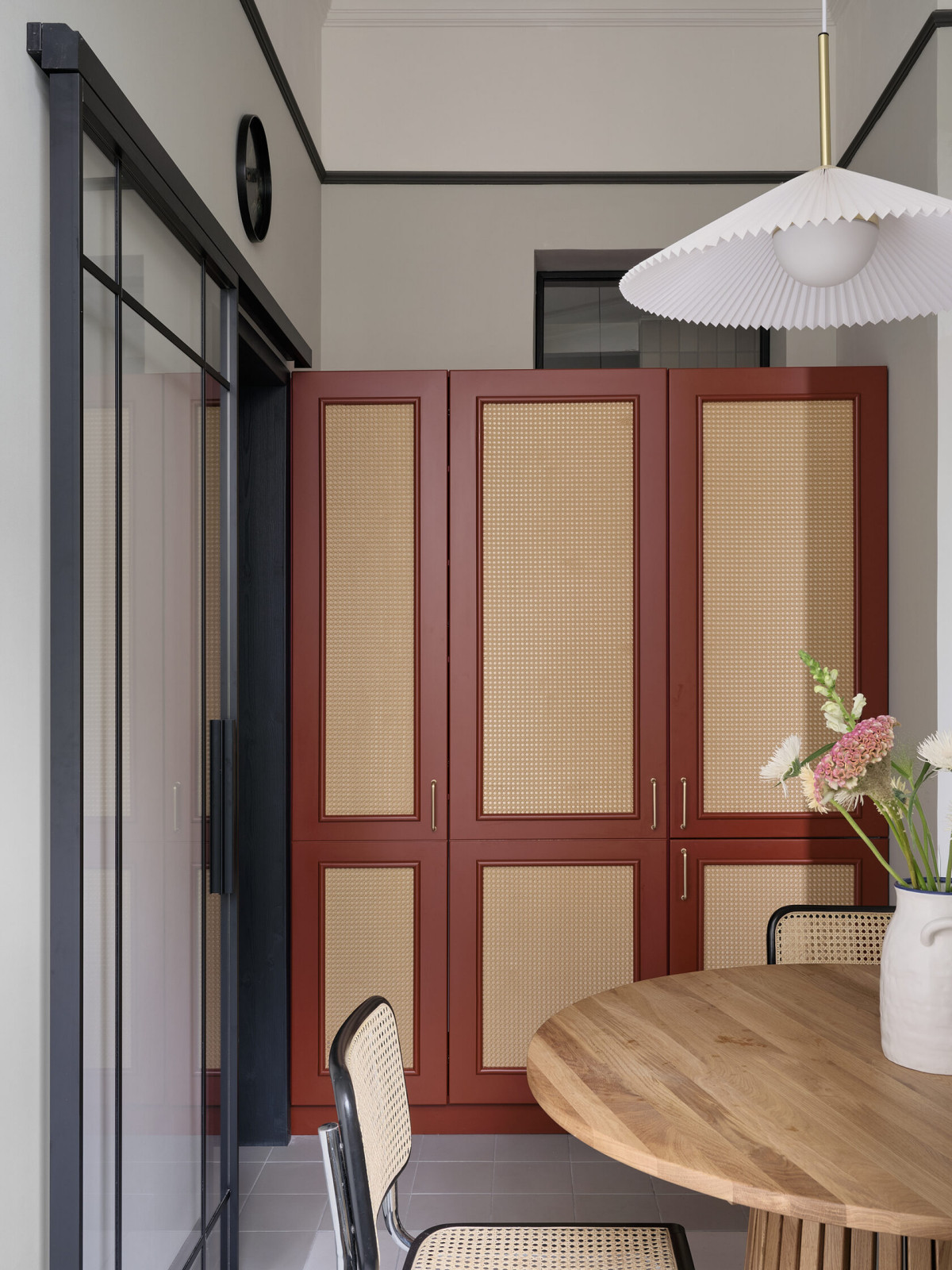 Кухня-столовая, вид на хоз. шкаф