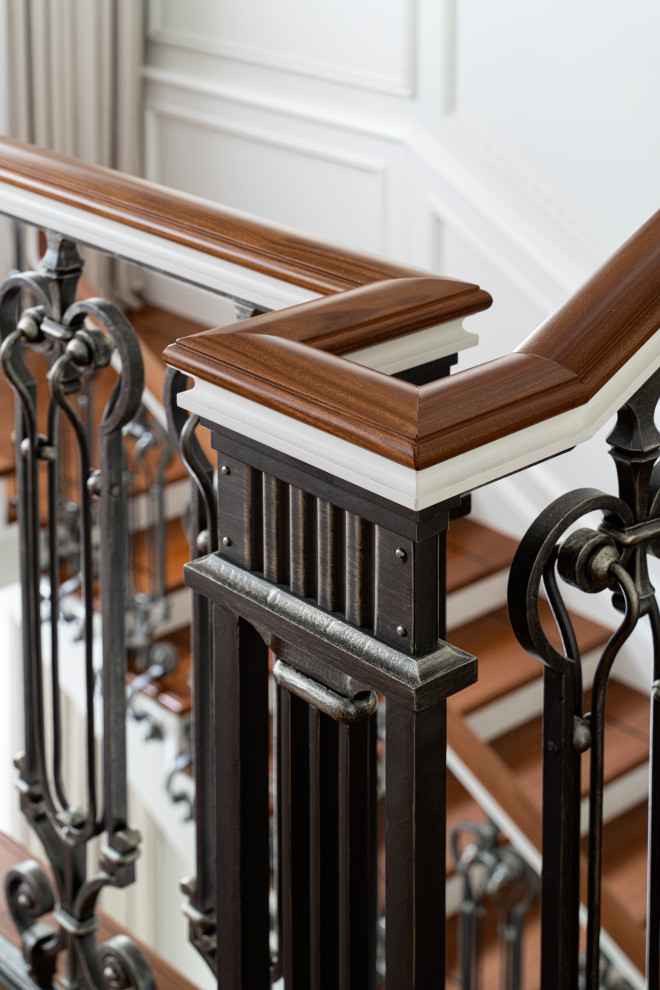 Лесничное ограждение в большом доме