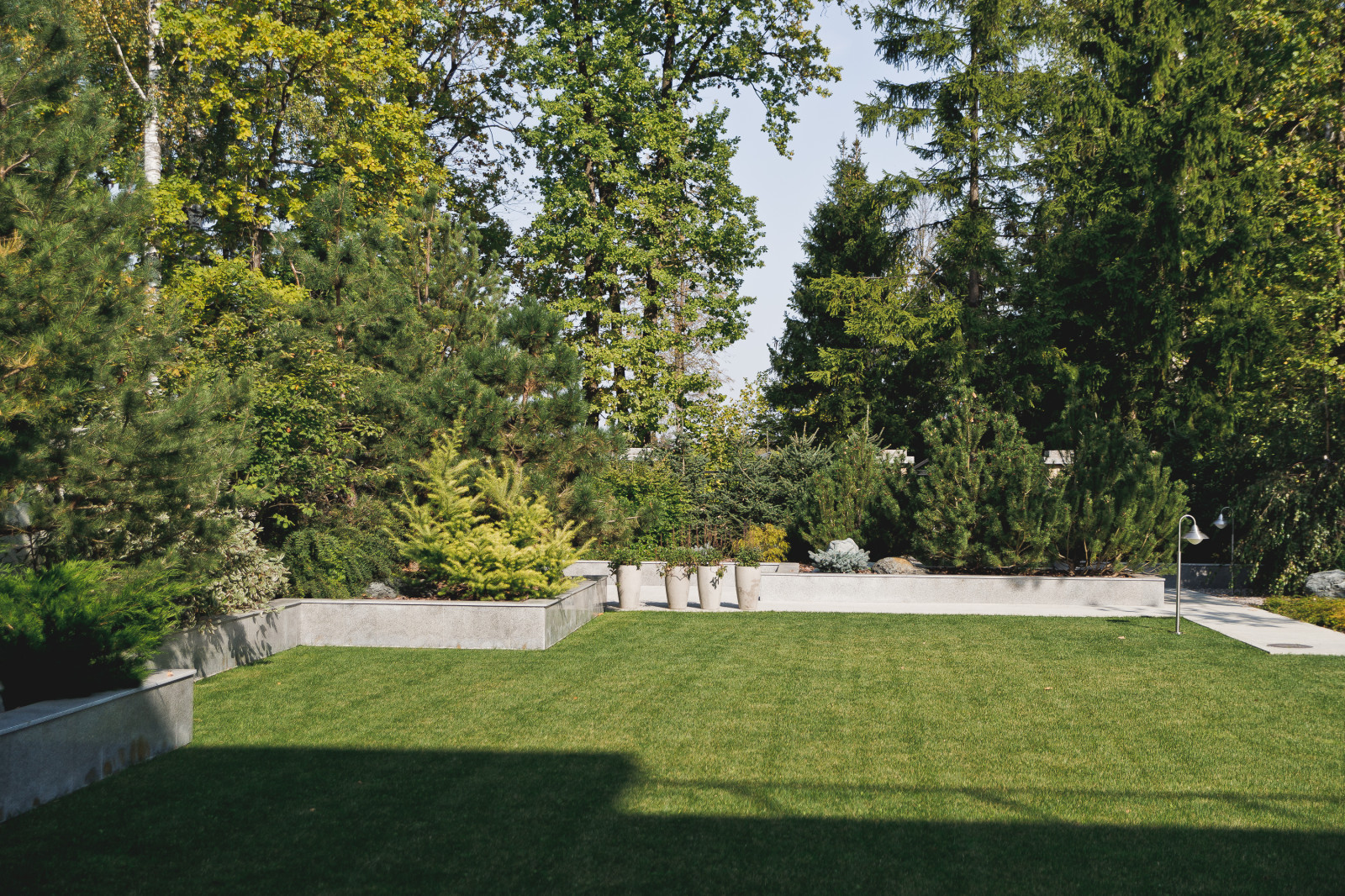 Обложка проекта: Маленький сад перед таунхаусом