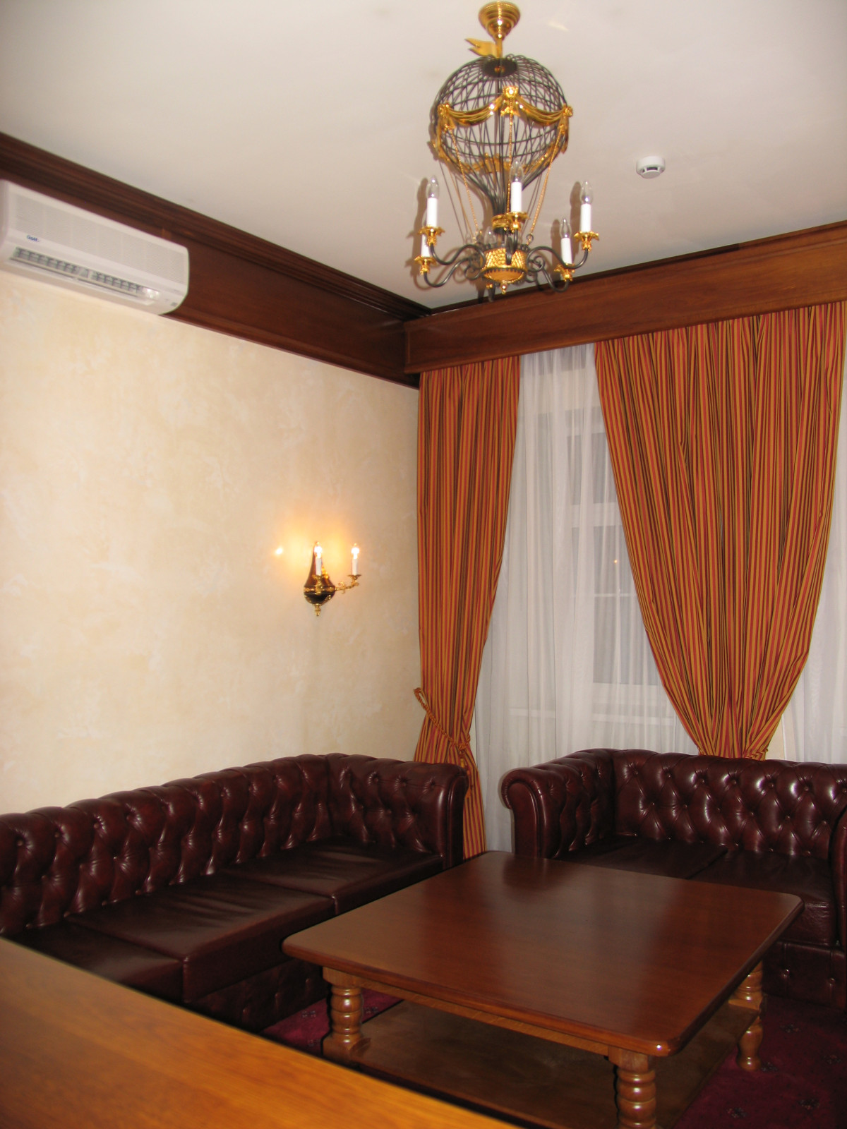 Отель "Empiere".Ресторан "Square" HELIOPARK