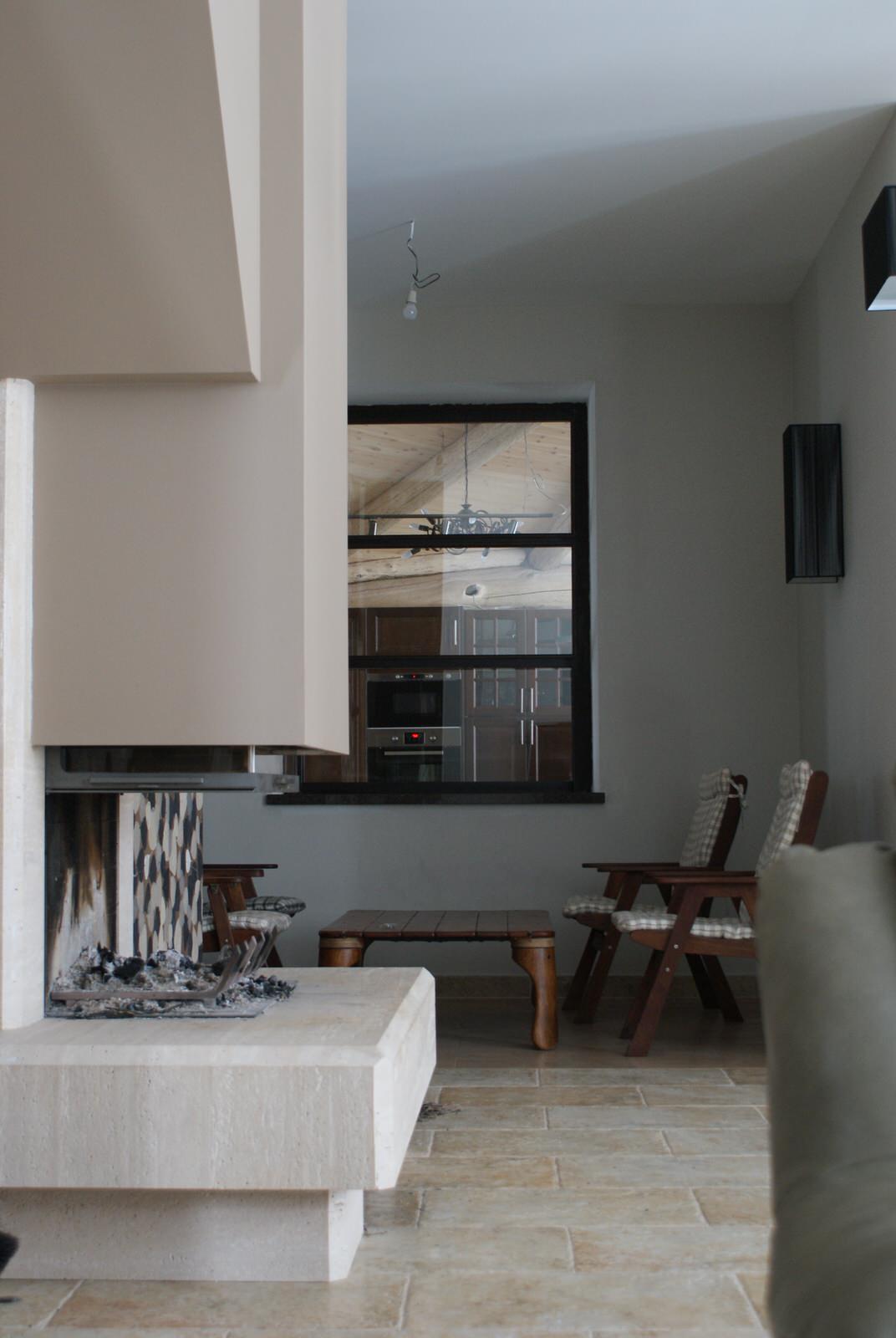 Хороший дом с бревнами