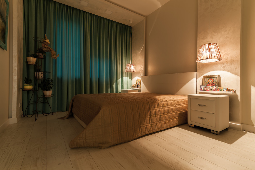 Просторная трехкомнатная квартира с приятным разноуровневым освещением в минимал