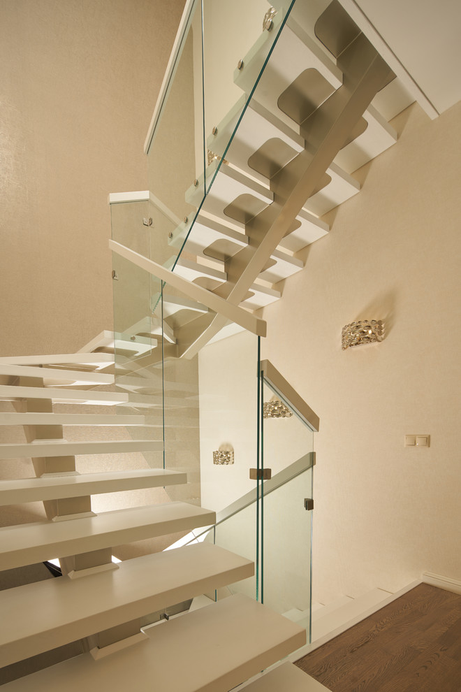 Лестница со стеклянным ограждением