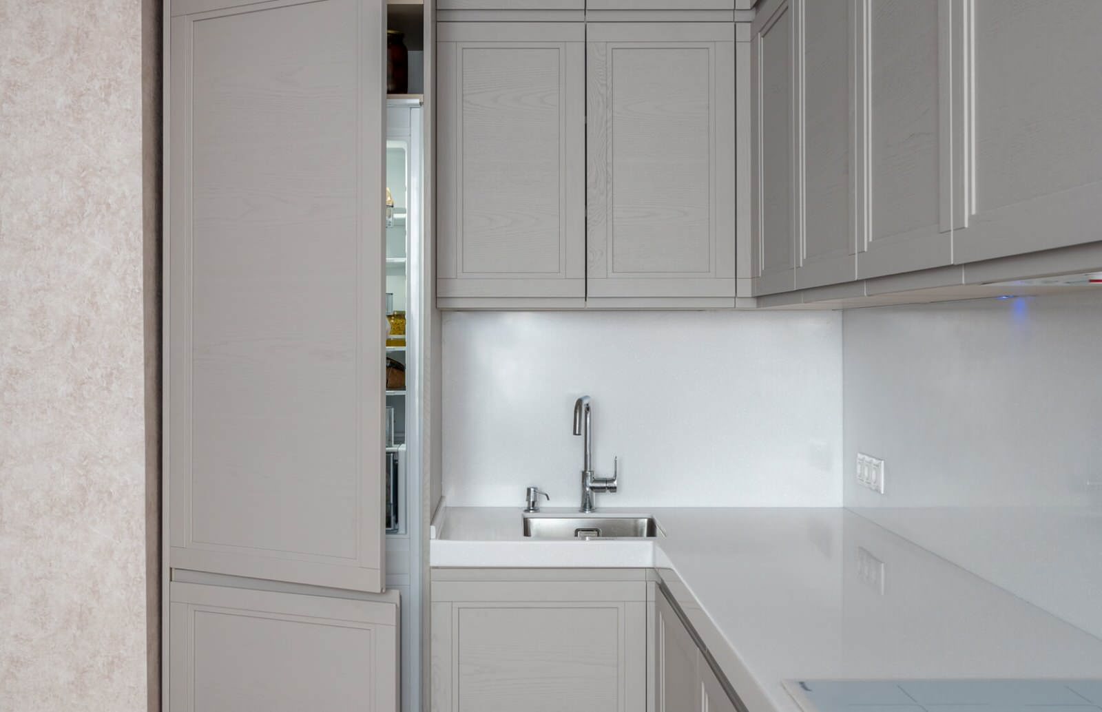 Угловая кухня Джаспер в цвете Экрю от дизайнера