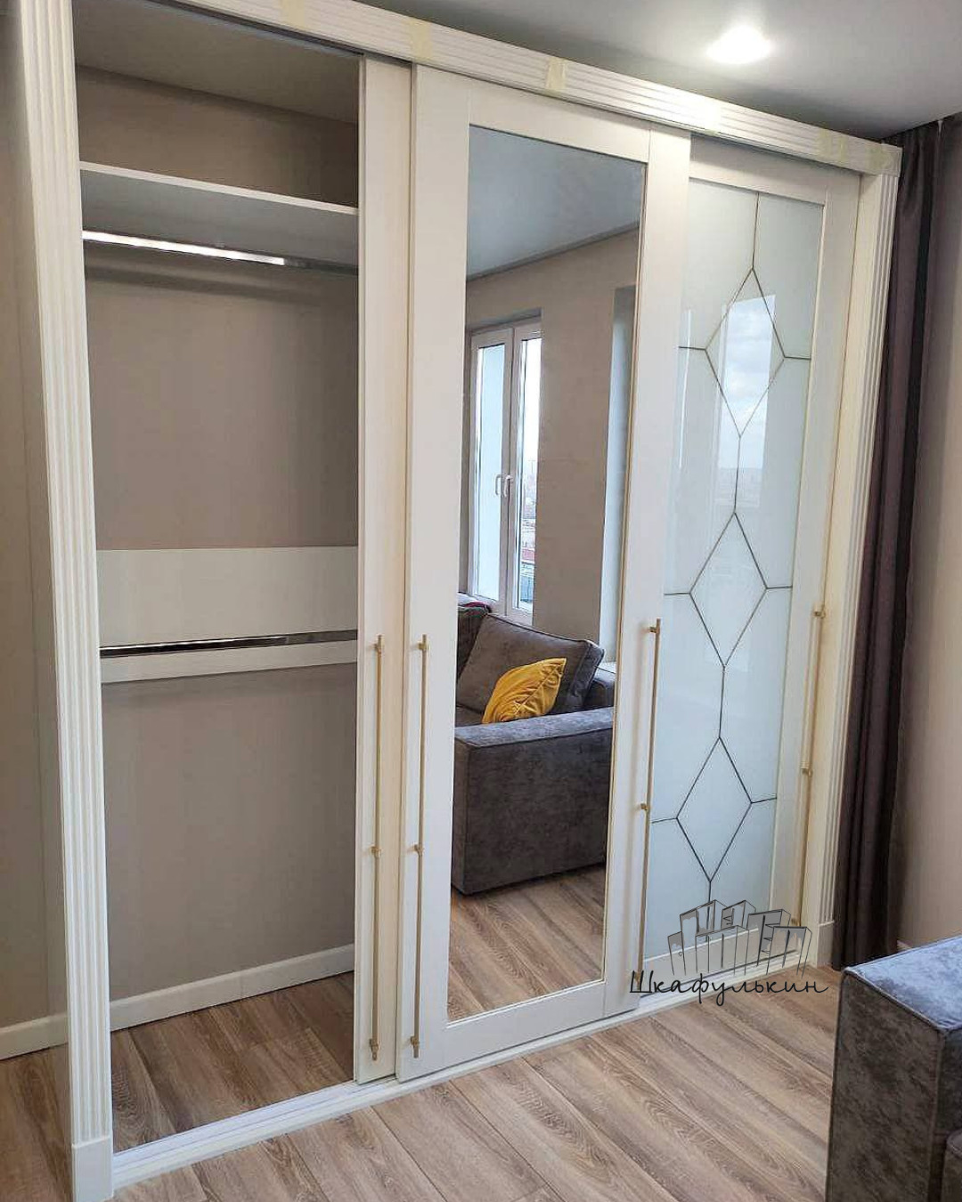 ШКАФ - КУПЕ С ЗЕРКАЛОМ