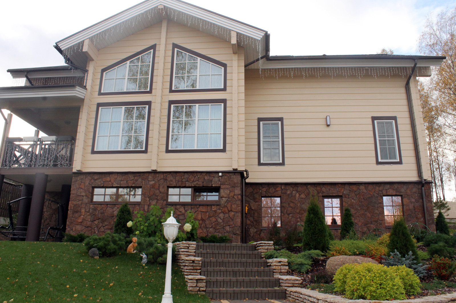 Дом из кирпича в Охтинском парке