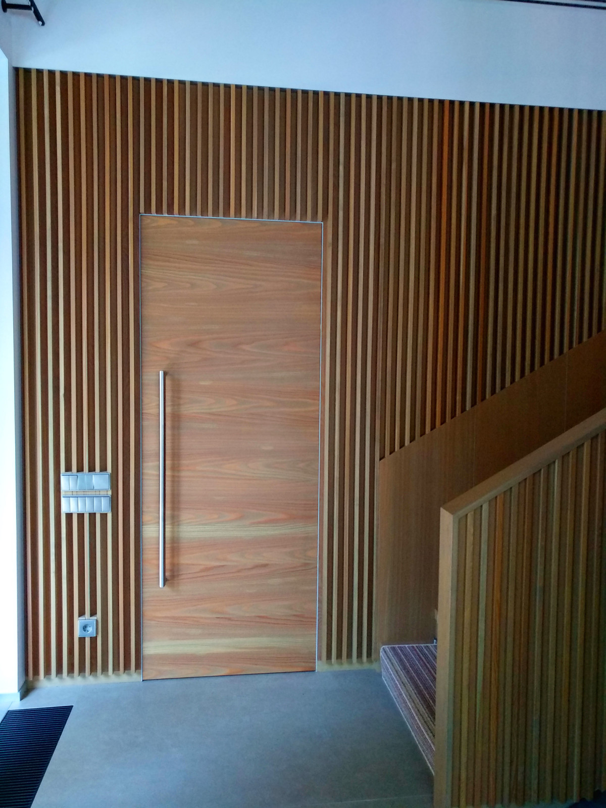 Лестница из массива лиственницы