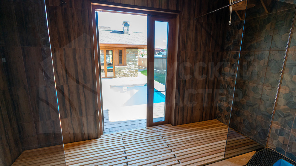 Дом в стиле шале на берегу Правдинского озера