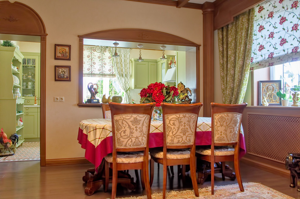 Гостиная в загородном доме в Костомарово