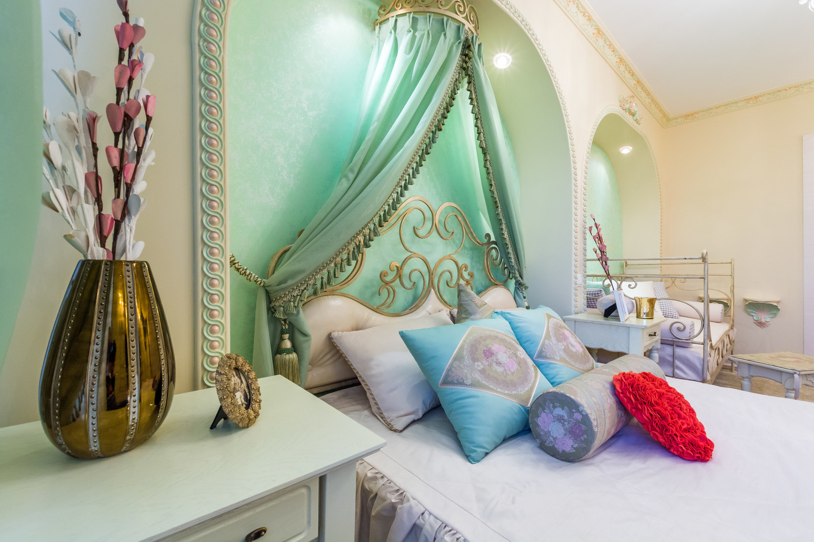 Сказочный домик для троих