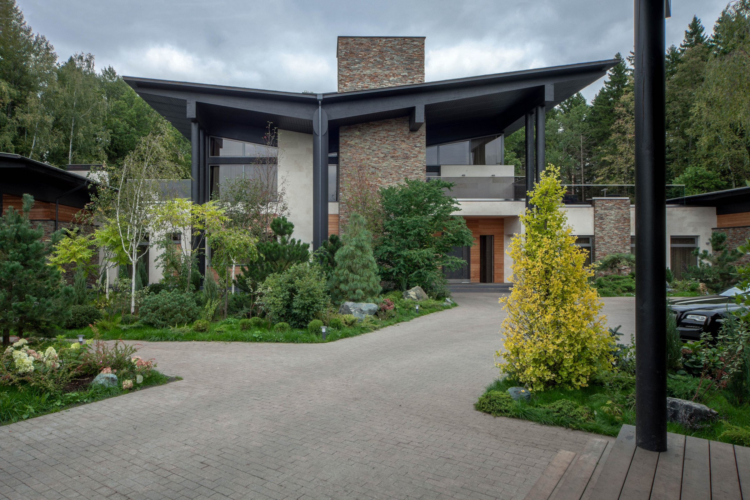 Современный загородный дом "Wing house"