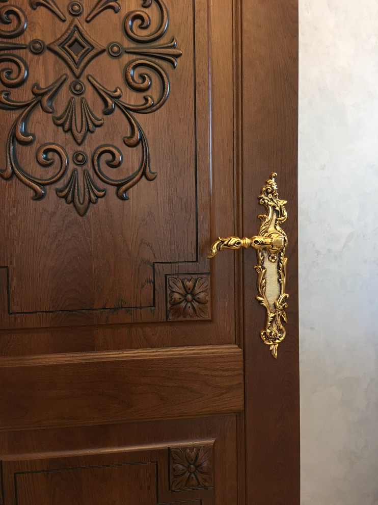 Классические двери из массива дуба