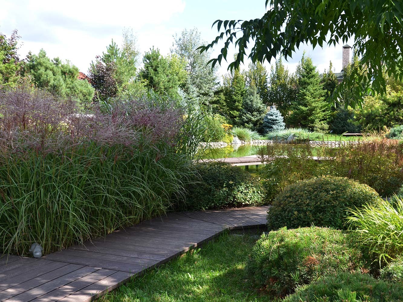 Ландшафтный сад с прудом в КП "Европа"