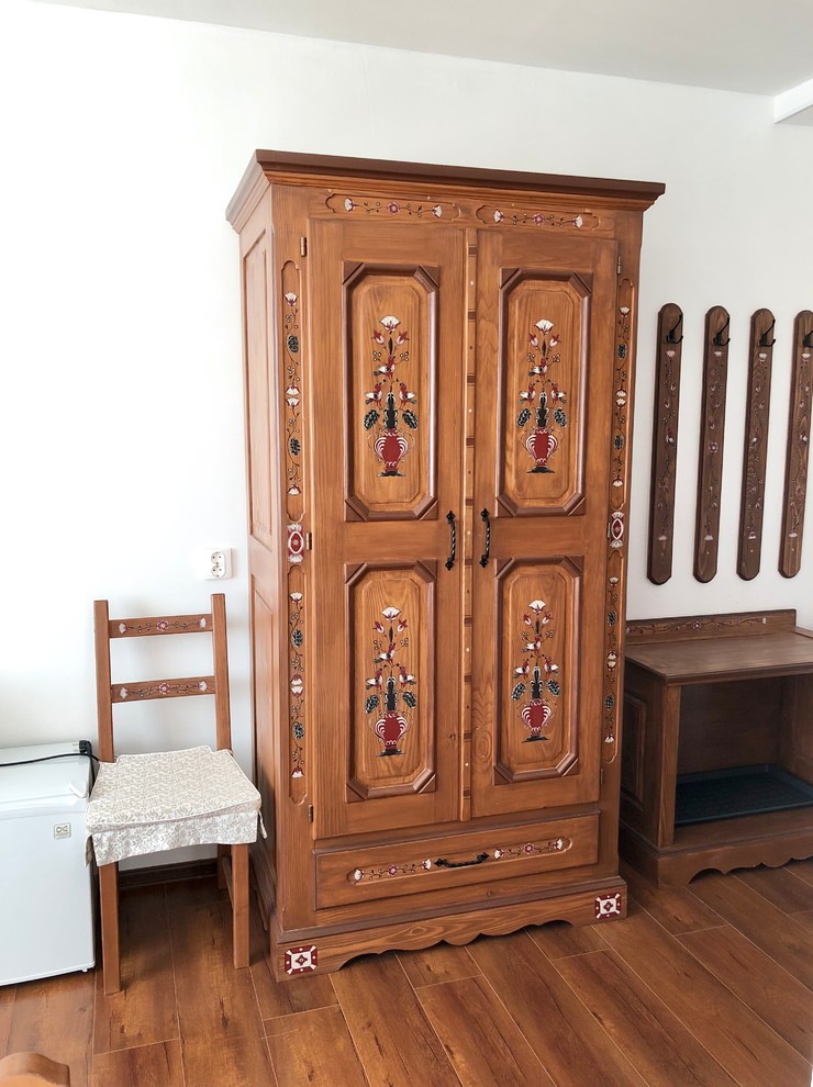 Роспись мебели в баварском стиле