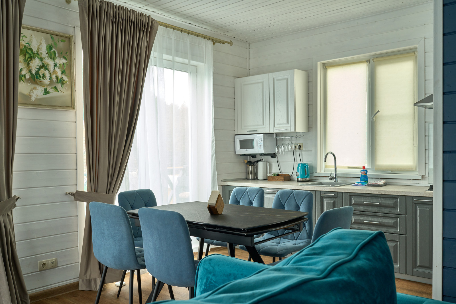 База отдыха на берегу озера. Ялкала.