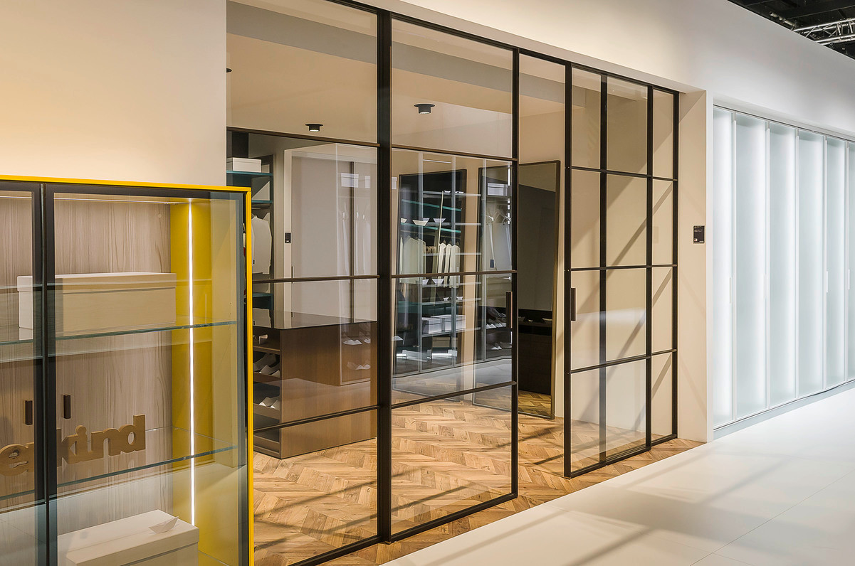 Раздвижные двери raumplus в темном профиле