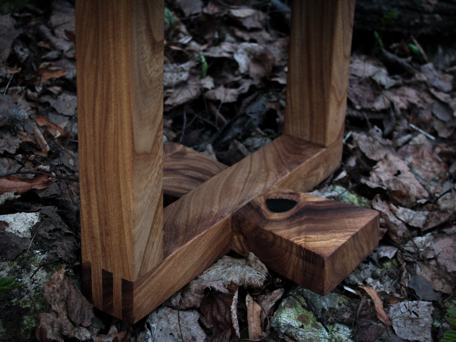 Табурет из массива карагача