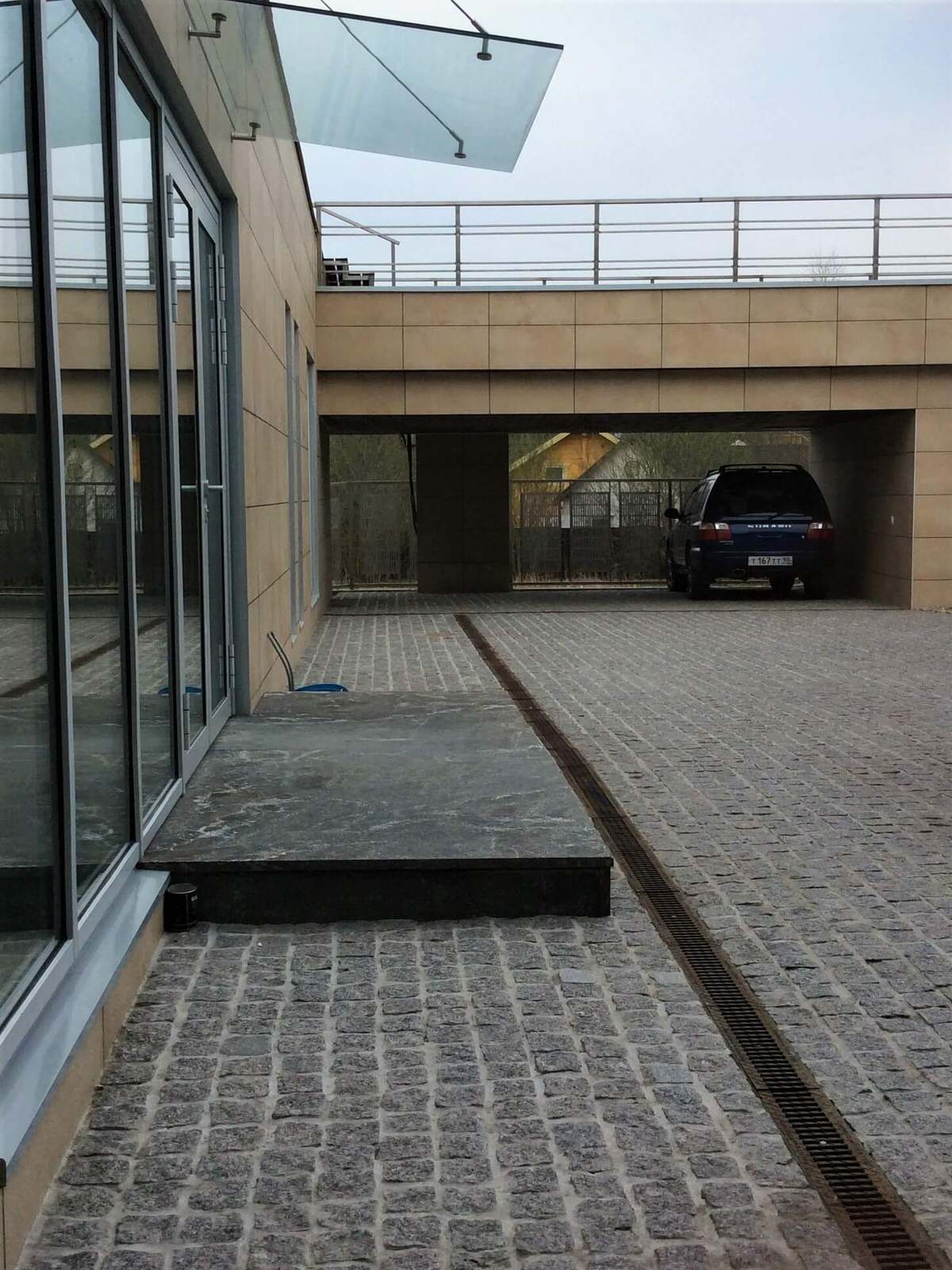 HI-TECH на обломках мегалитового комплекса