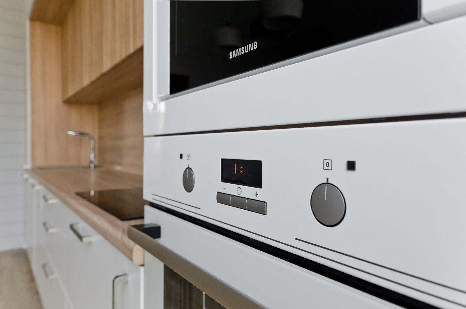 елая кухня в скандинавском стиле на проспекте Весеннем.